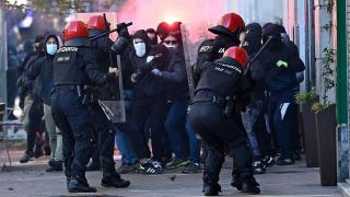 Incidentes y varios detenidos en Vitoria durante una concentración de Falange / RTVE