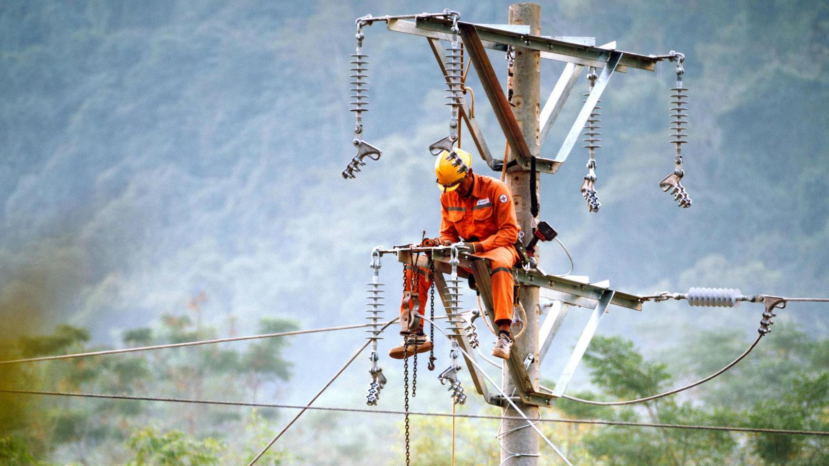 Los enchufes de Mercedes y Arrigorriaga apuntan a 2027 y condicionan dos de los grandes proyectos industriales