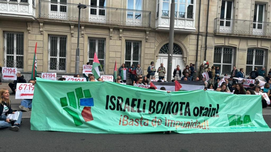 Sentada de ELA frente al Parlamento vasco