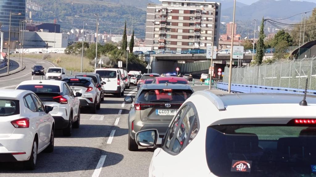 Largas colas para entrar a Bilbao
