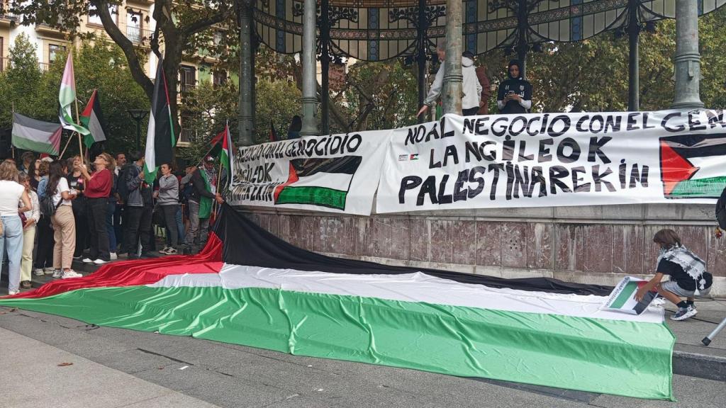 En el kiosko frente al Ayuntamiento de San Sebastián