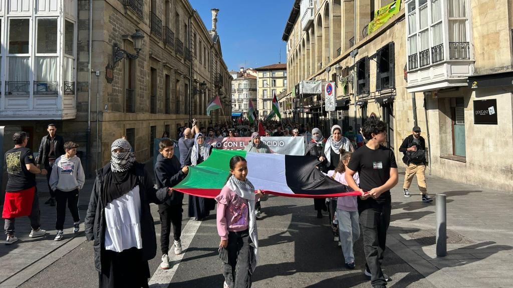 Manifestación a favor de Palestina en la calle Mateo Moraza de Vitoria
