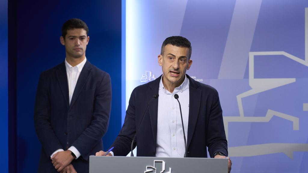 Ekain Rico (PSE-EE) y Joseba Díez Antxustegi (PNV) en el Parlamento vasco