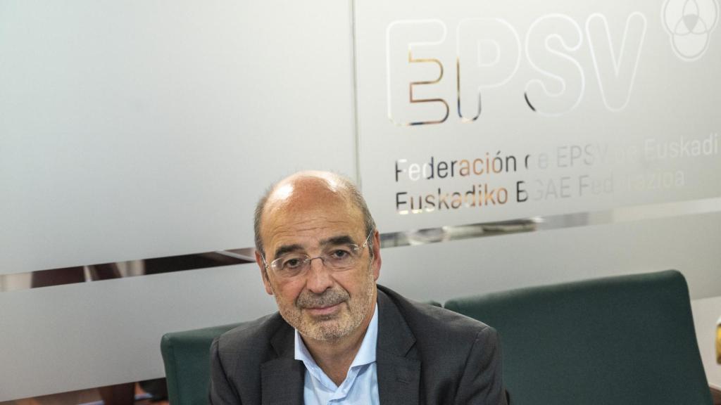 Ignacio Etxebarria, en su despacho en la federación de EPSV / Araba Press