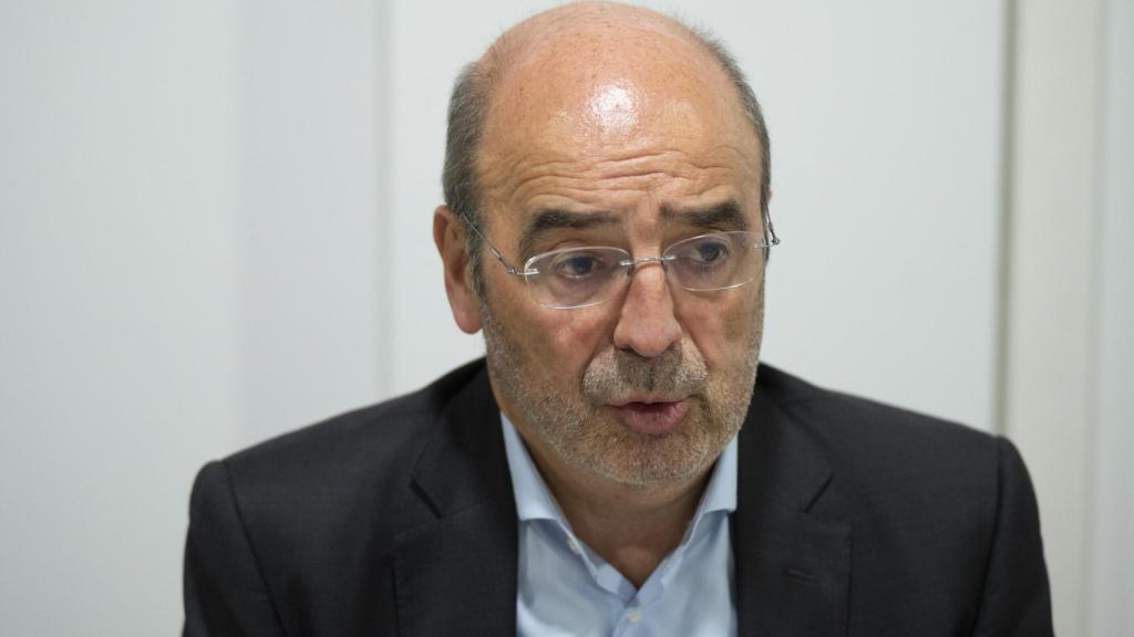 El presidente de las EPSV, Ignacio Etxebarria, durante la entrevista / Araba Press