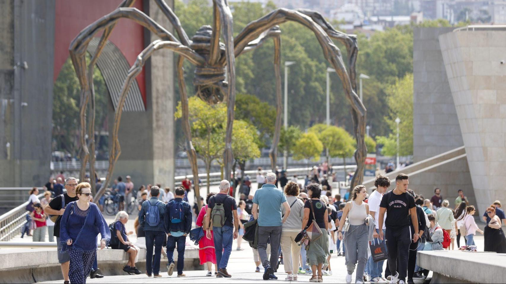 Turistas en el centro de Bilbao