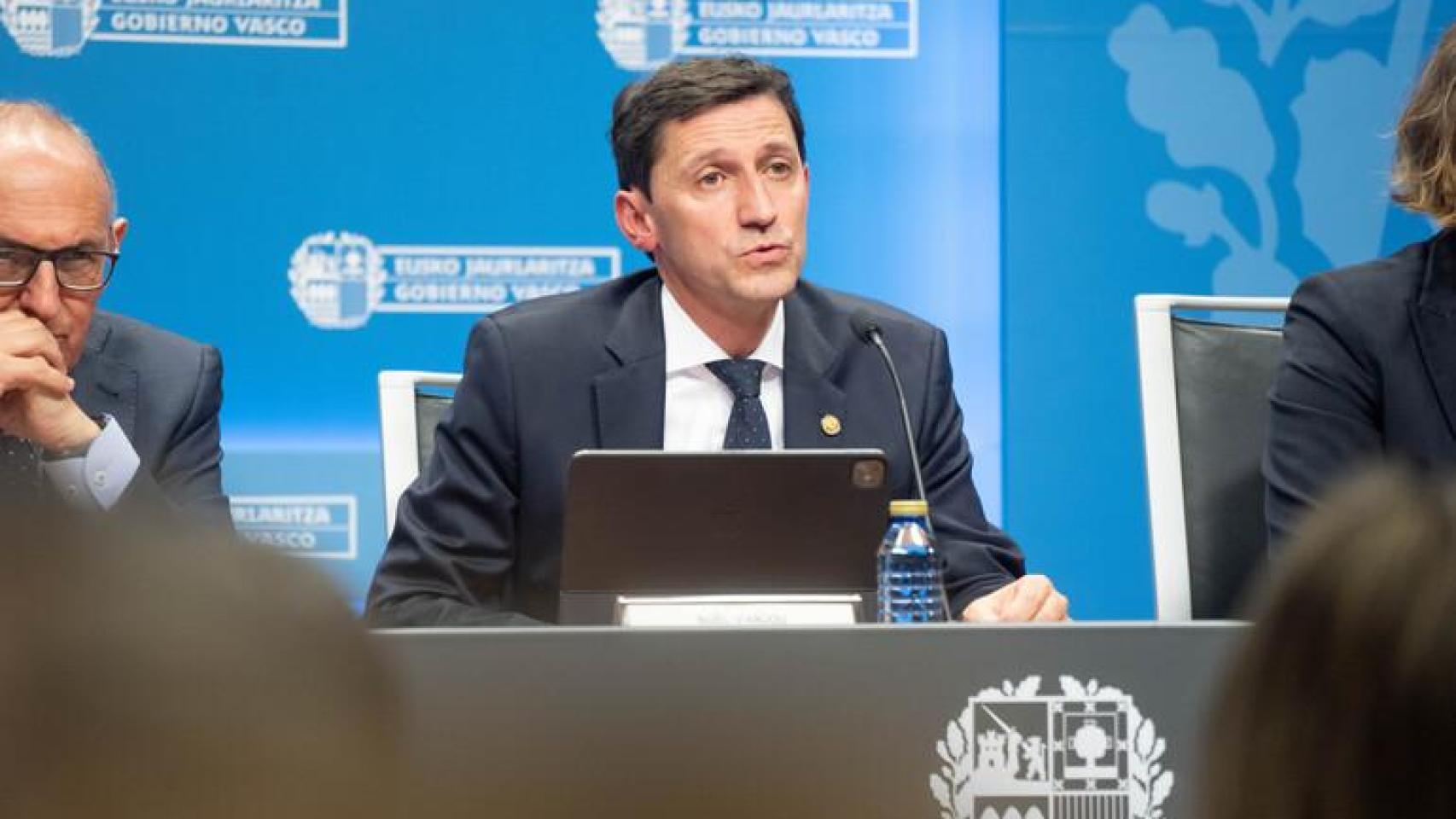 El consejero de Hacienda y Finanzas, Noël d'Anjou