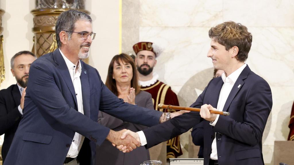 El hasta ahora concejal de Cultura, Euskara y Turismo de San Sebastián, Jon Insausti, es investido nuevo alcalde de San Sebastián en sustitución de Eneko Goia a 29 de octubre de 2025