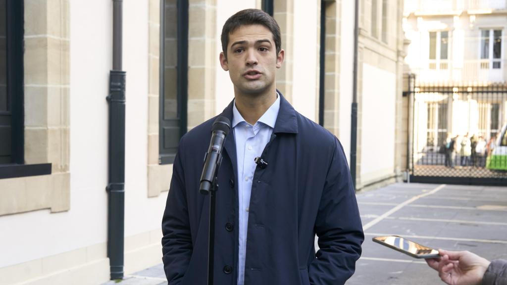 El portavoz del PNV en el Parlamento vasco, Joseba Díez Antxustegi