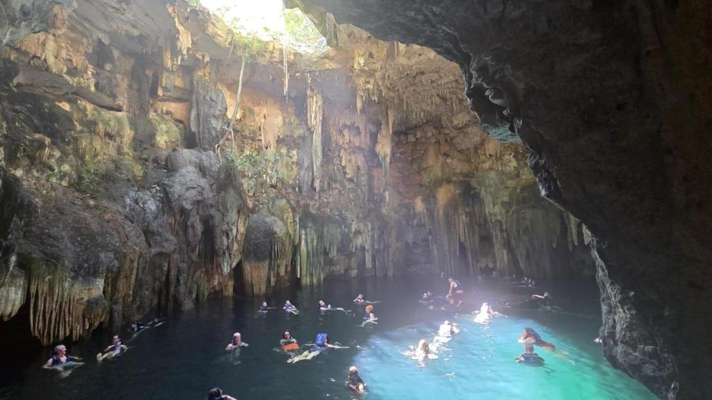 Tras el baño, posterior a la visita del lugar, que incluye abrazo al árbol sanador-pich-, siembra de maíz o elaboración de tortillas, la experiencia de Tsukán concluye con una comida maya