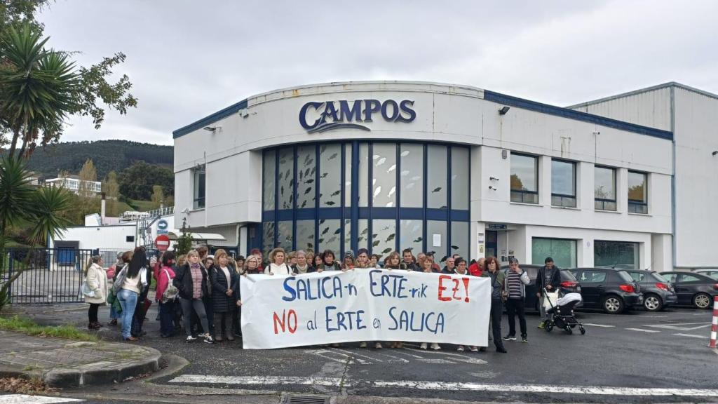 Concentración contra el ERTE de Salica, del grupo Albacora / X CCOO