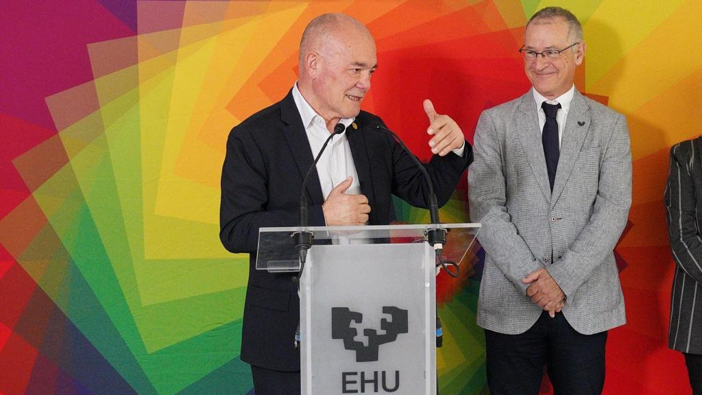 El consejero de Ciencia, Universidades e Innovación, Juan Ignacio Pérez Iglesias, este miércoles junto al rector de la UPV/EHU, Joxerramon Bengoetxea.