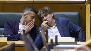 El secretario general del PSE-EE, Eneko Andueza,y el portavoz de la formación, Ekain Rico