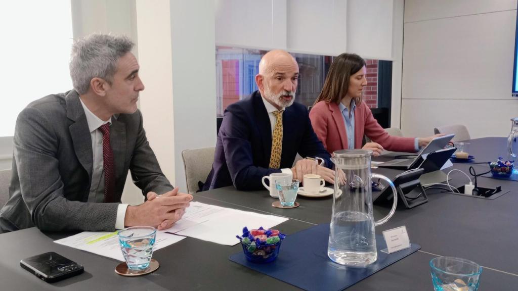 Roberto Tobillas, Mikel Barandiaran y Patricia Berjón, de Dominion / Europa Press