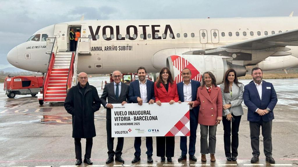 Inauguración de nuevas rutas de Volotea en Foronda