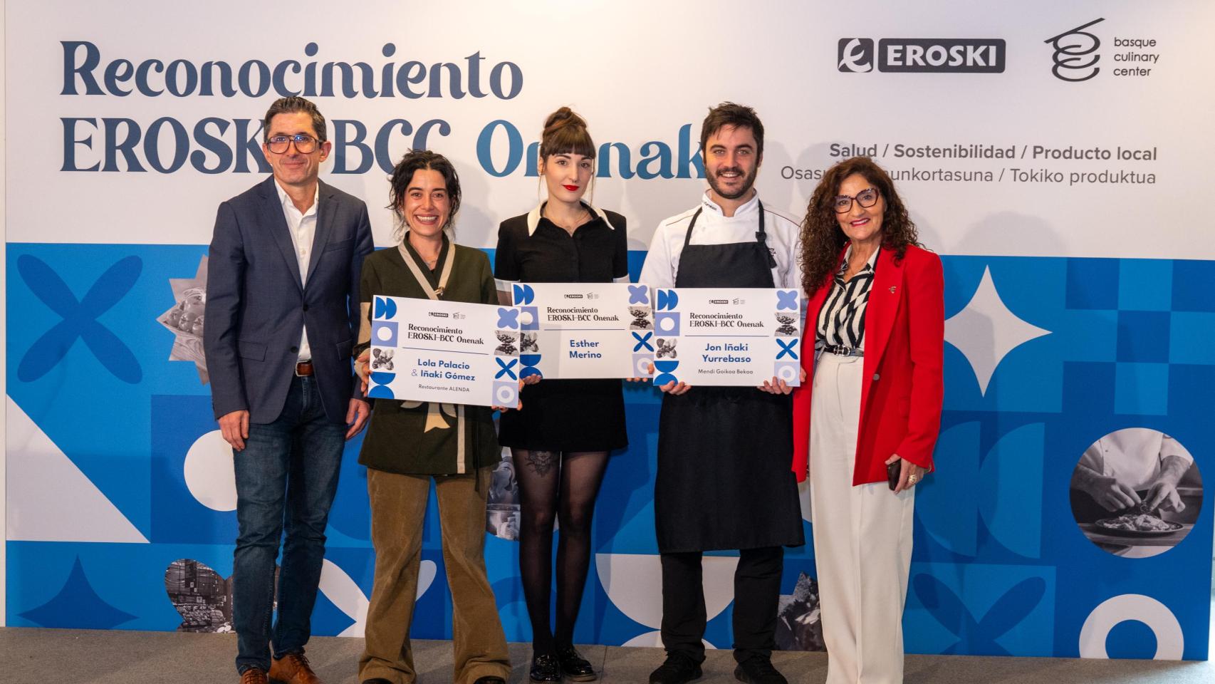 De izquierda a derecha: Joxe Mari Aizega, director general de Basque Culinary Center; Lola Palacio, del Restaurante Alenda; Esther Merino, de Taba Project; Jon Iñaki Yurrebaso, de Mendi Goikoa Bekoa y Rosa Carabel, CEO de Eroski
