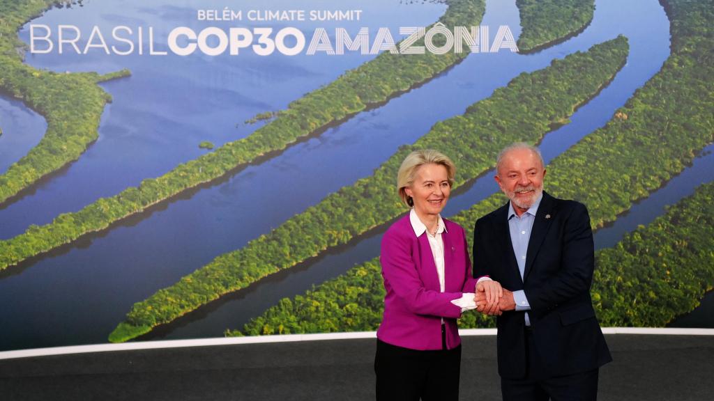 El presidente de Brasil, Lula da Silva, junto a la presidenta de la Unión Europa, Ursula von der Leyen, en la COP 30