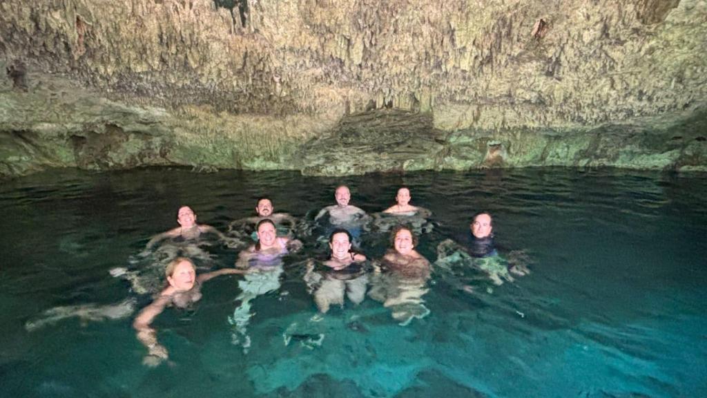 Los cenotes, única fuente de agua dulce en Yucatán, pueden ser abiertos, semiabiertos o de caverna. Interconectados entre sí, como una inmensa malla, eran considerados lugares sagrados