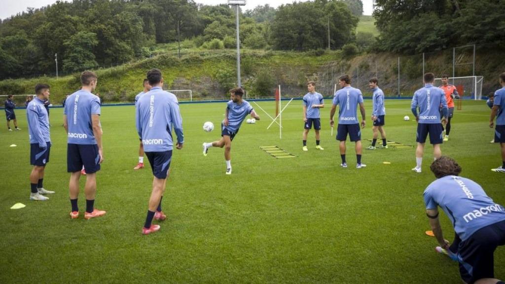 Los jugadores de la Real Sociedad, durante un entrenamiento esta temporada.
