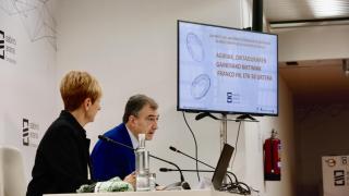 El presidente del PNV, Aitor Esteban, y la presidenta de la Fundación Sabino Arana, Arantxa Tapia