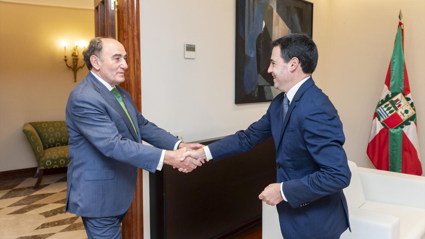 El lehendakari, Imanol Pradales, recibe al presidente de Iberdrola, Ignacio Sánchez Galán