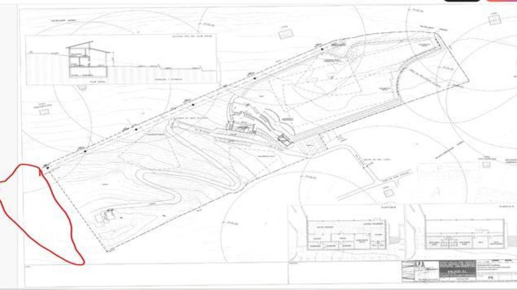 Plano que ordena la Escuela de Golf. La zona en rojo es la parcela segregada posteriormente para construir el chalet.