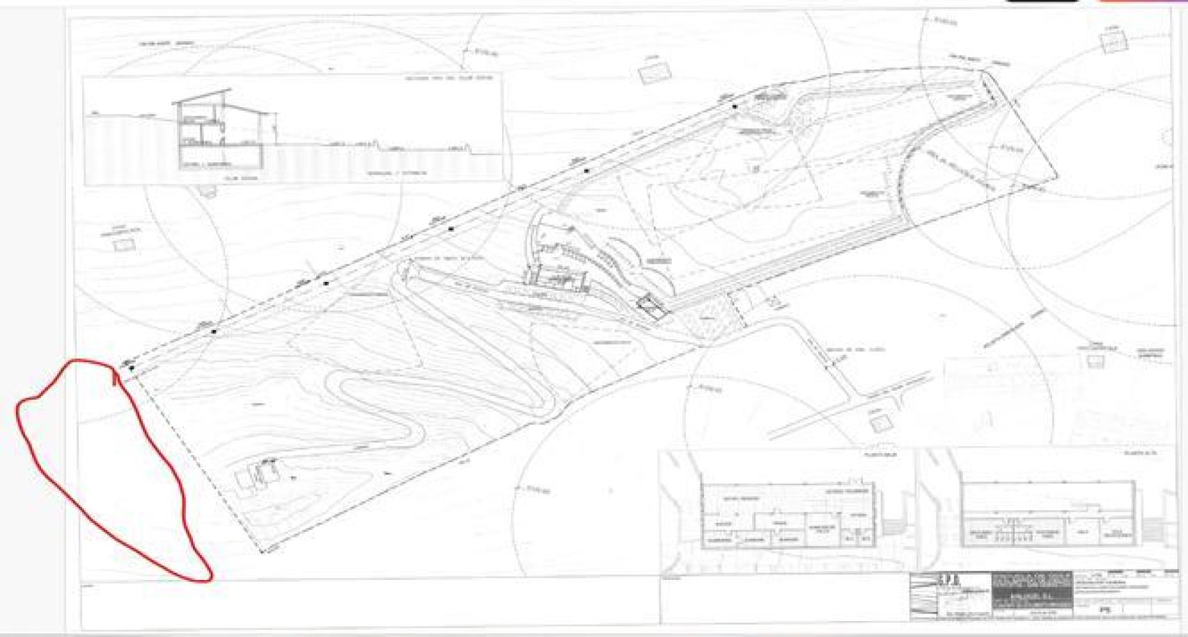 Plano que ordena la Escuela de Golf. La zona en rojo es la parcela segregada posteriormente para construir el chalet.