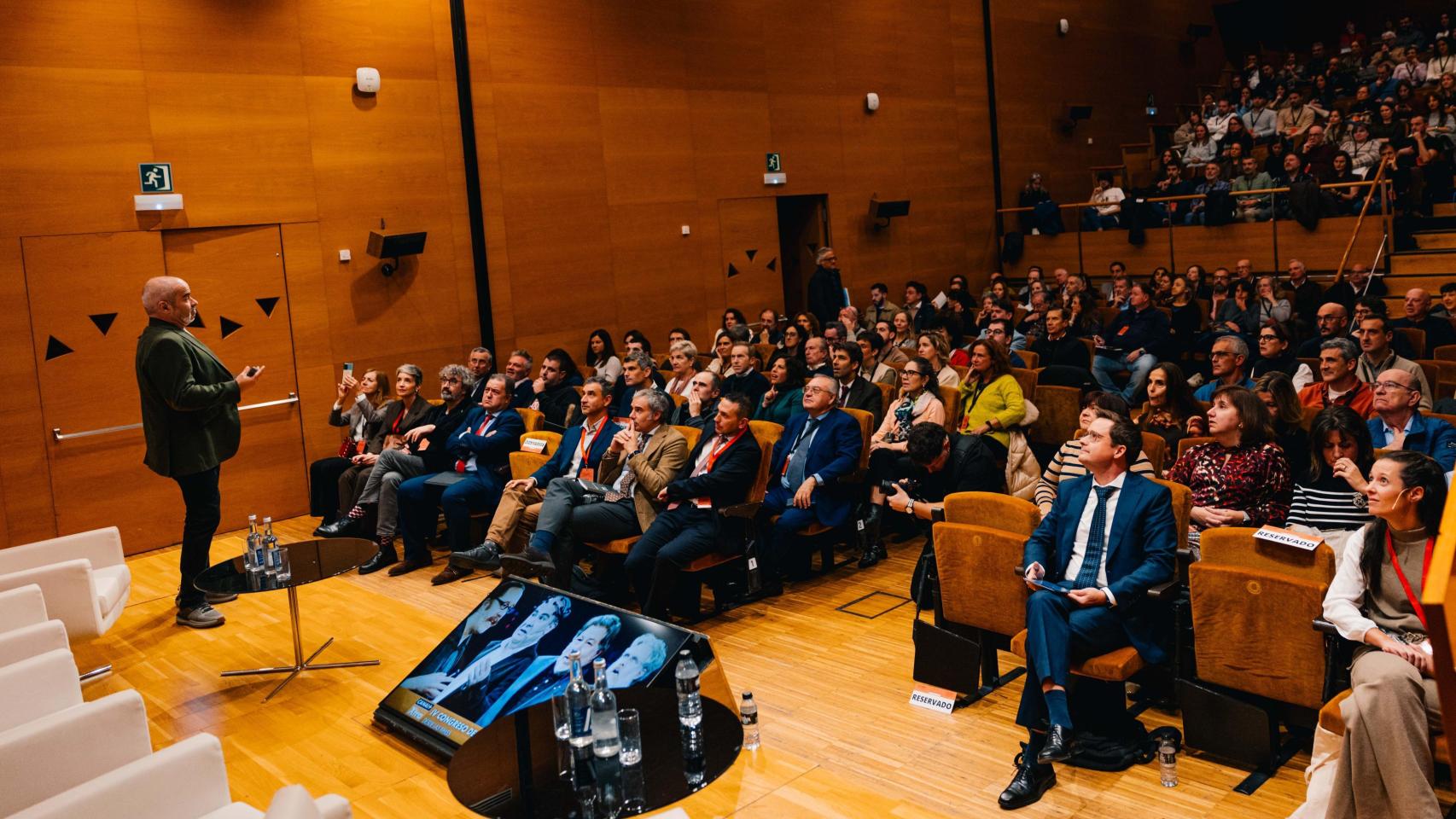El experto en inteligencia artificial Javier Sirvent durante su exposición en el Palacio Euskalduna