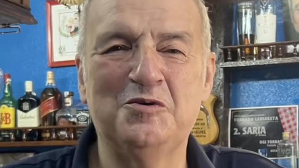 Jon De Miguel, el camarero de 59 años más querido de Bilbao.