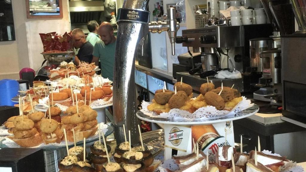 Barra de pintxos de Taberna Plaza Nueva.
