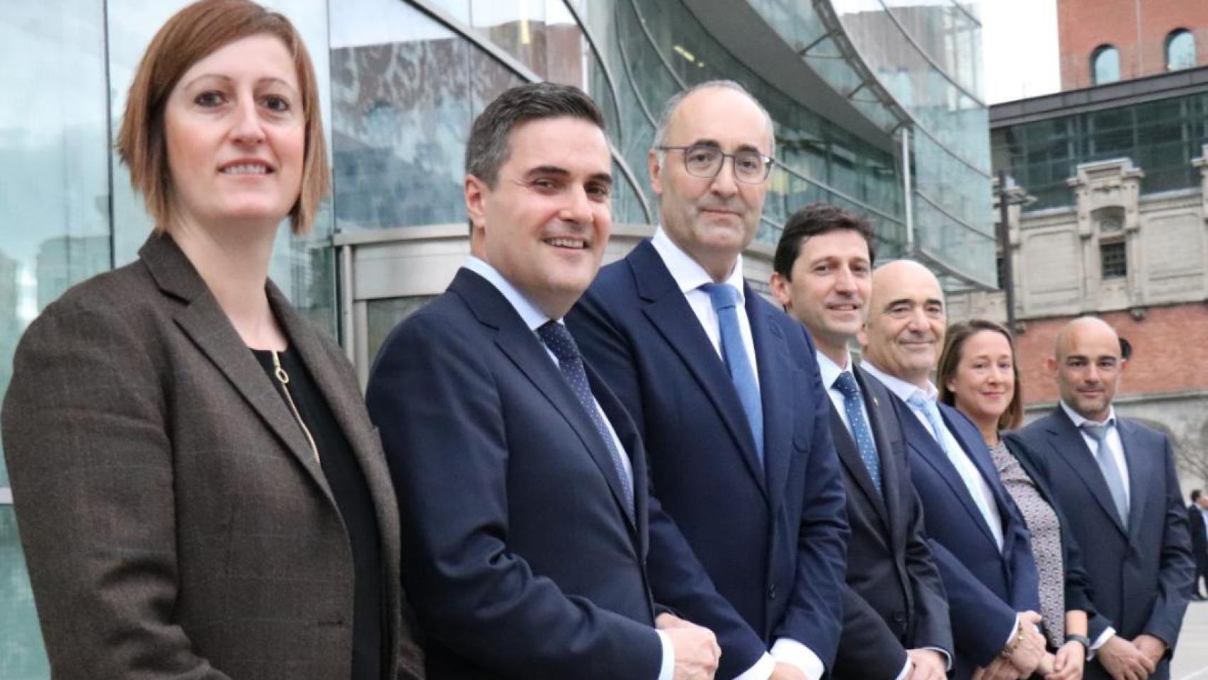 Presentación de la inversión del Gobierno vasco en Arania con Arrate Aranbarri, directora de la sociedad vasca de capital riesgo, en primer lugar / Irekia