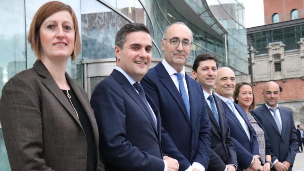 Presentación de la inversión del Gobierno vasco en Arania con Arrate Aranbarri, directora de la sociedad vasca de capital riesgo, en primer lugar / Irekia