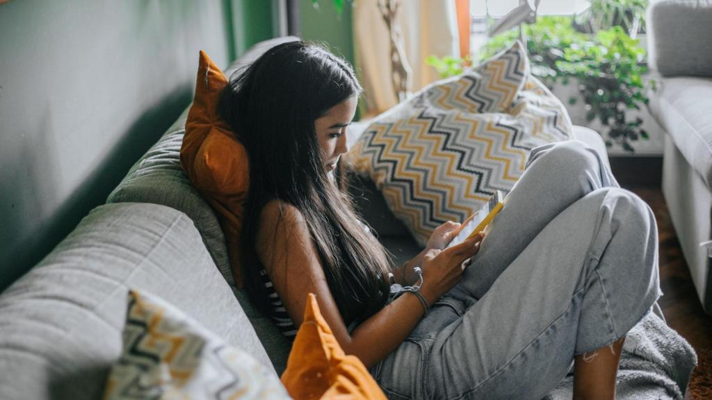 Una joven en casa de sus padres.