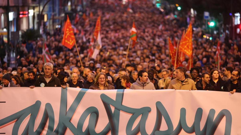 Oskar Matute, Peio Otxandiano, Arkaitz Rodríguez y el secretario general de EH Bildu, Arnaldo Otegi, han participado en la manifestación