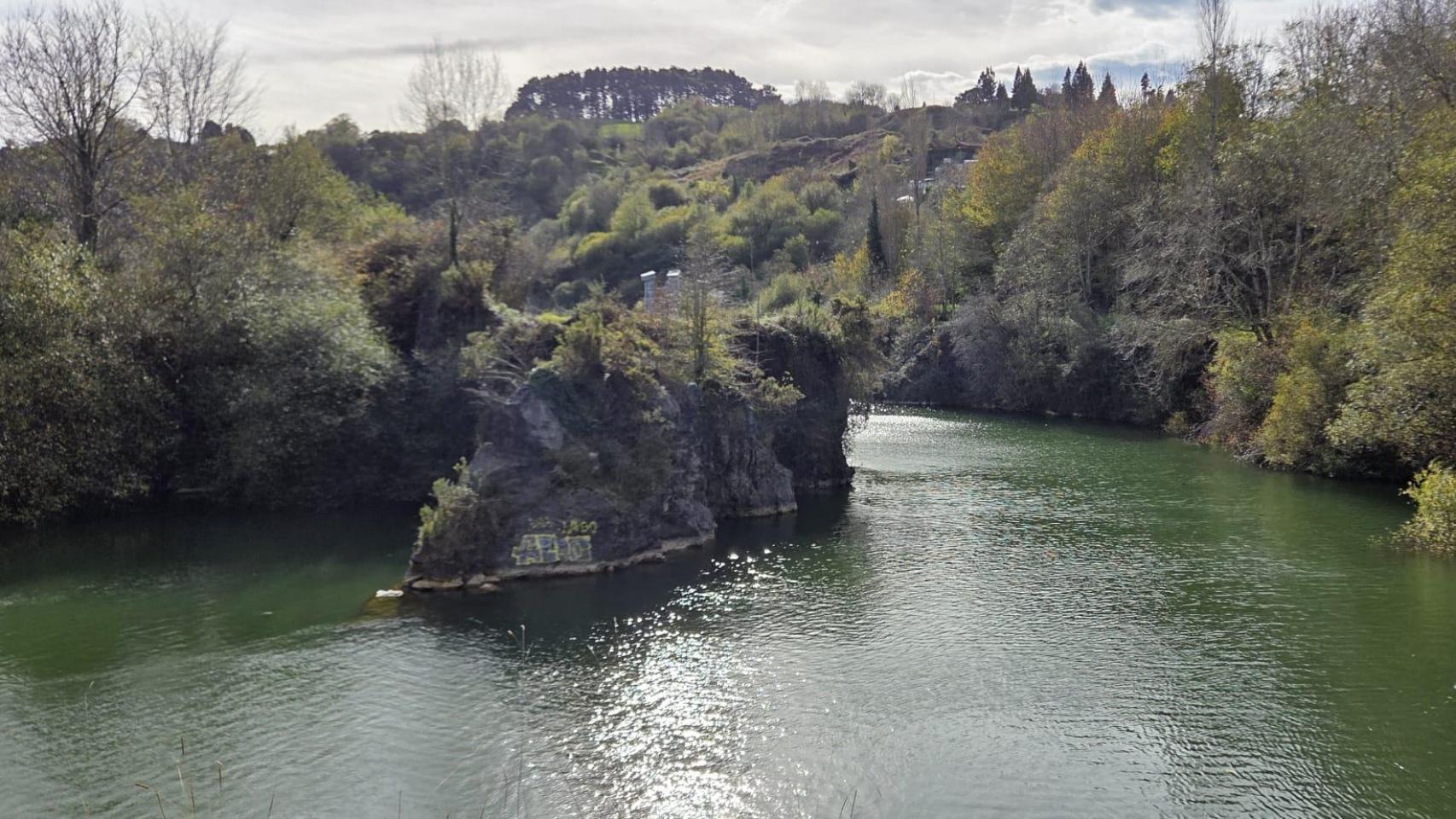 Meatzaldea fue una de las mayores explotaciones mineras de Europa. En La Arboleda, desde donde el hierro se trasladaba a los cercanos Altos Hornos de Sestao, la intensa actividad ha dejado un curioso paisaje