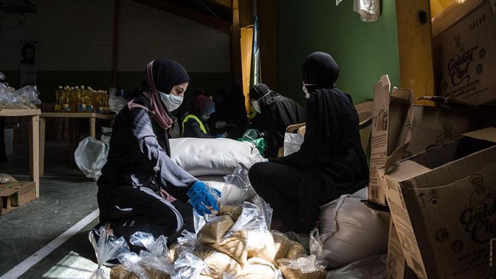 Mujeres libanesas realizan un trabajo precario.