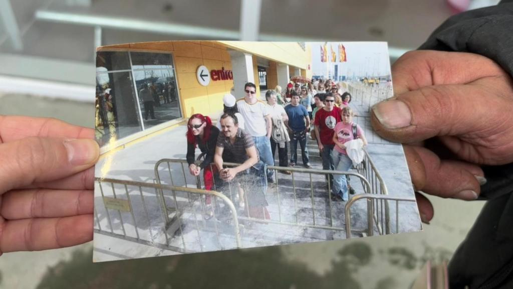 Foto que muestra Endika de la apertura de IKEA Zaragoza en 2008 / Victoria Fdez