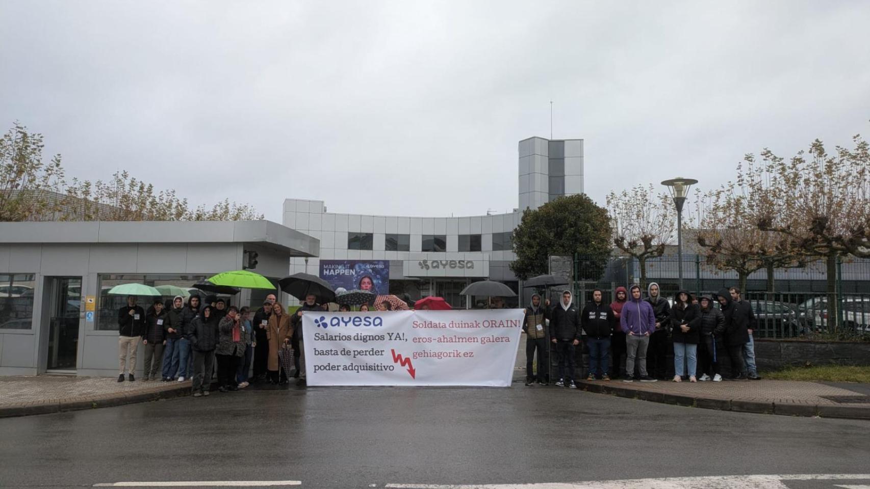 Concentración en las puertas de Ayesa por la negociación del convenio