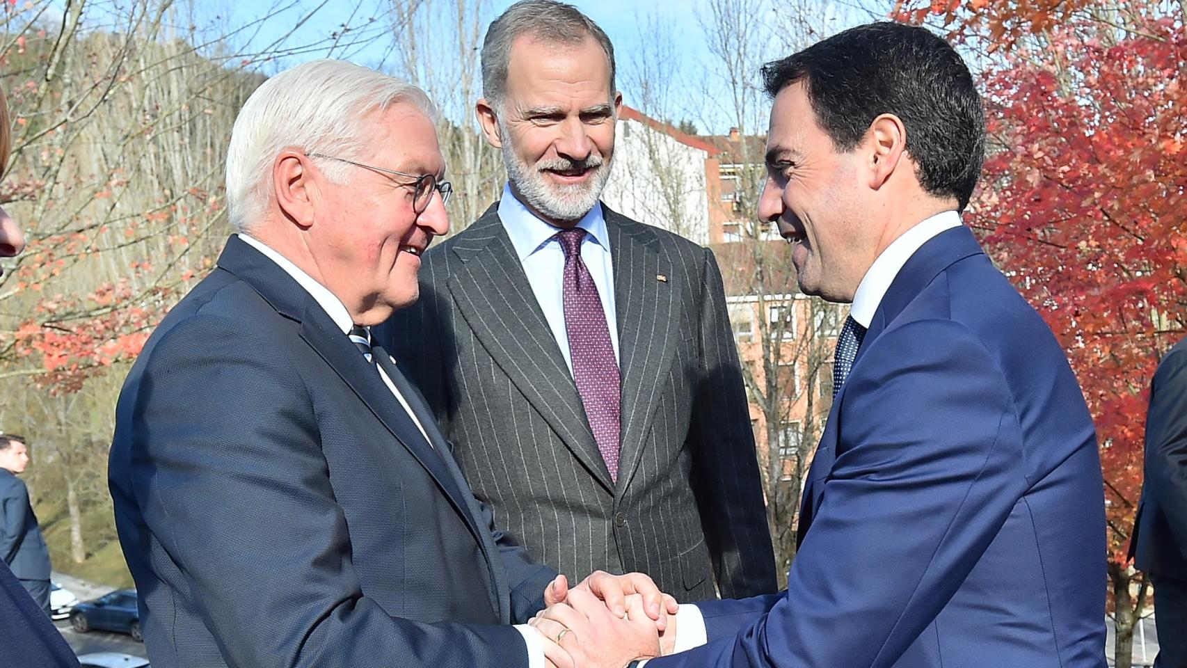 Frank-Walter Steinmeier, Felipe VI e Imanol Pradales.