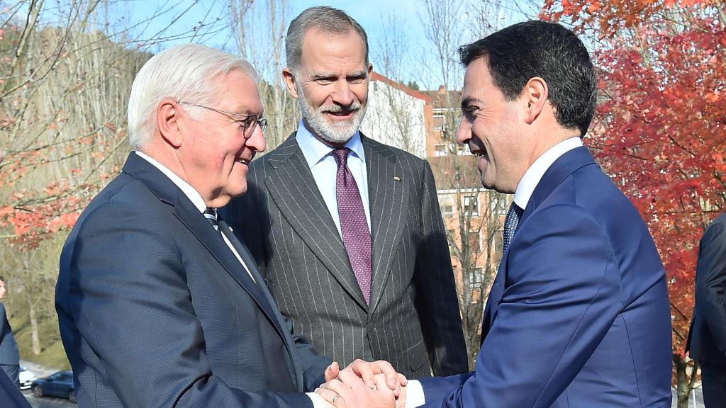 Frank-Walter Steinmeier, Felipe VI e Imanol Pradales.