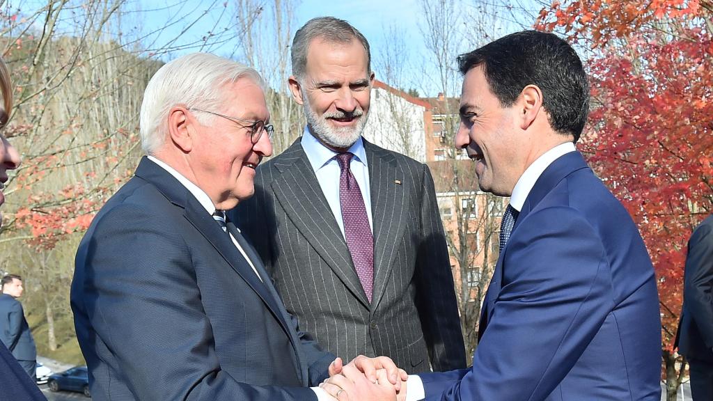 Frank-Walter Steinmeier, Felipe VI e Imanol Pradales.