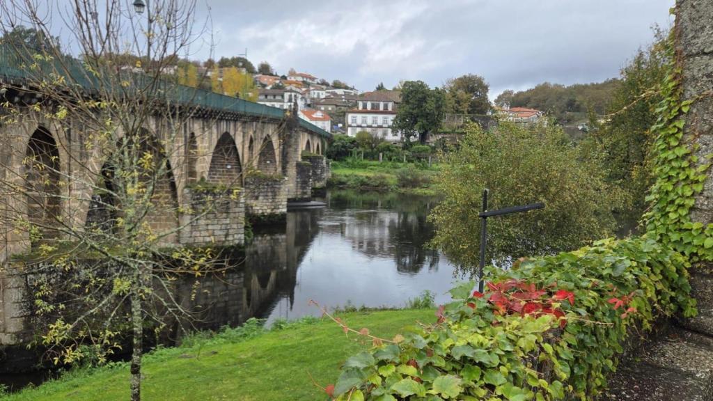 Ubicado en la región do Minho, la región con denominación de Origen de los Vinos Verdes, Ponte da Barca está integrado en el Parque Nacional Peneda-Gerês, el único Parque Nacional del país