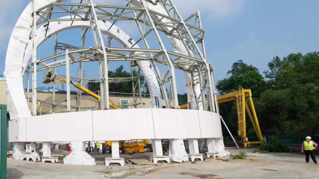 Esqueleto del telescopio solar instalado en Hawai en el que participó Gometegui