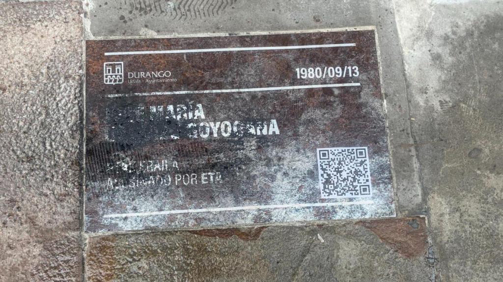 Placa en conmemoración de José María Pedrosa asesinado a manos de ETA