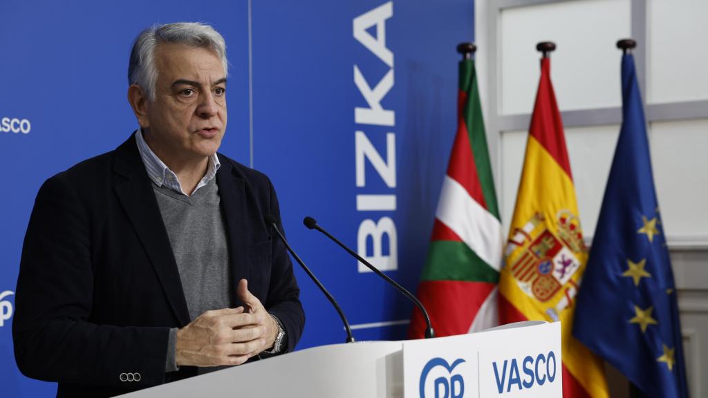 El presidente del PP vasco, Javier de Andrés, comparece este miércoles en Bilbao para analizar el RGI en Euskadi