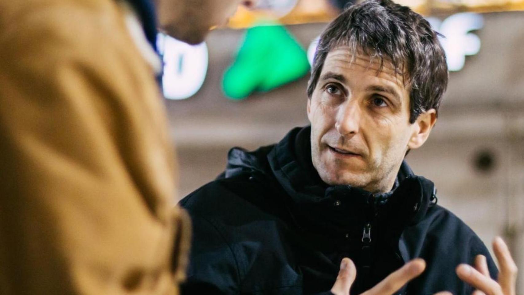 El periodista Ahoztar Zelaieta ha escrito un libro sobre la figura de Imanol Pradales  / Leo Durand