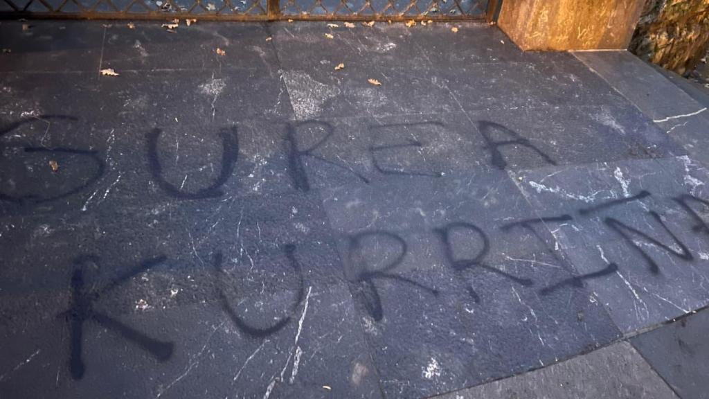 Pintada en la Casa de Juntas de Bizkaia, en Gernika