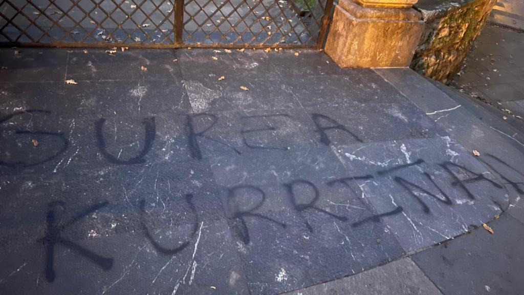 Pintada en la Casa de Juntas de Bizkaia, en Gernika