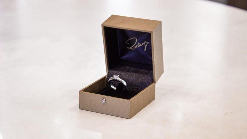 Resultado final del boceto del anillo con diamante de Joyería Zuluaga