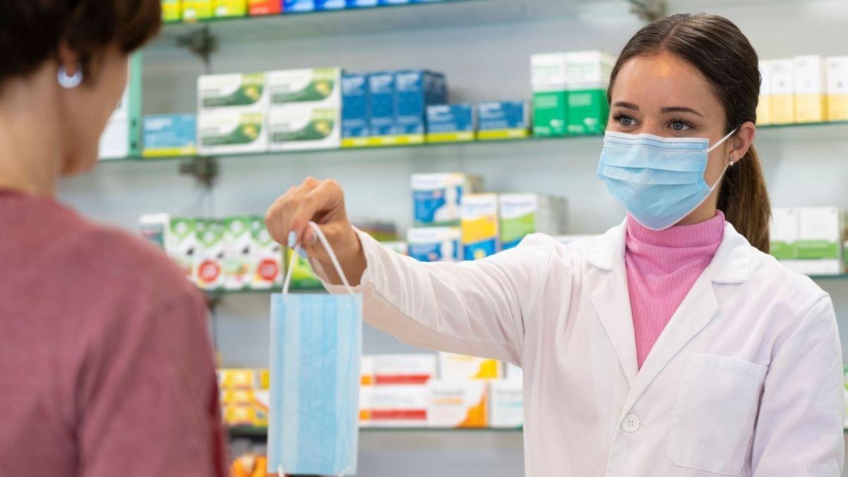 La demanda de mascarillas en farmacias se dispara un 385% ante el repunte adelantado de la gripe